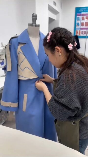 Бүгін біздің колледж базасында «WorldSkills Karaganda – 2026» өңірлік кәсіби шеберлік чемпионатының «Сән технологиясы» және «Цифрлық модельдеу» құзыреттіліктері бойынша үшінші жарыс күні өтті.
«Цифрлық модельдеу» презентациялық құзыреттілігі бойынша колледж студенті Құрамыс Аружан өзінің жоғары дайындық деңгейін, кәсіби шеберлігі мен шығармашылық қабілетін көрсетті.
«Сән технологиясы» құзыреттілігі бойынша конкурстық тапсырмалар аяқталғаннан кейін сарапшы-компатриоттар мен тәуелсіз сарапшы — «BARSHYN STUDIO» шығармашылық студиясының жеке кәсіпкері Карибаева Махаббат қатысушылардың жұмыстарын бағалады.
Жарыс күнінің соңында сарапшылар қауымдастығы «WorldSkills Karaganda – 2027» өңірлік чемпионаты бас сарапшысының орынбасарын сайлауын өткізді.

Сегодня на базе нашего колледжа прошёл третий конкурсный день регионального чемпионата профессионального мастерства «WorldSkills Karaganda – 2026» по компетенциям «Технология моды» и «Цифровое моделирование».
По презентационной компетенции «Цифровое моделирование» студентка колледжа Курамыс Аружан продемонстрировала высокий уровень подготовки, профессиональные навыки и творческий подход к выполнению конкурсного задания.
По компетенции «Технология моды» п�